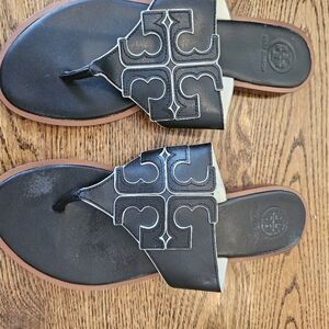 TORY BURCH JAMIE LOGO THONG BLACK